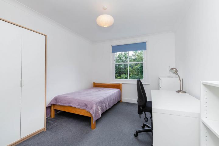 whole house with 2 receptions and 6 large bedrooms  Burgoyne Road, Harringay - Hornsey 